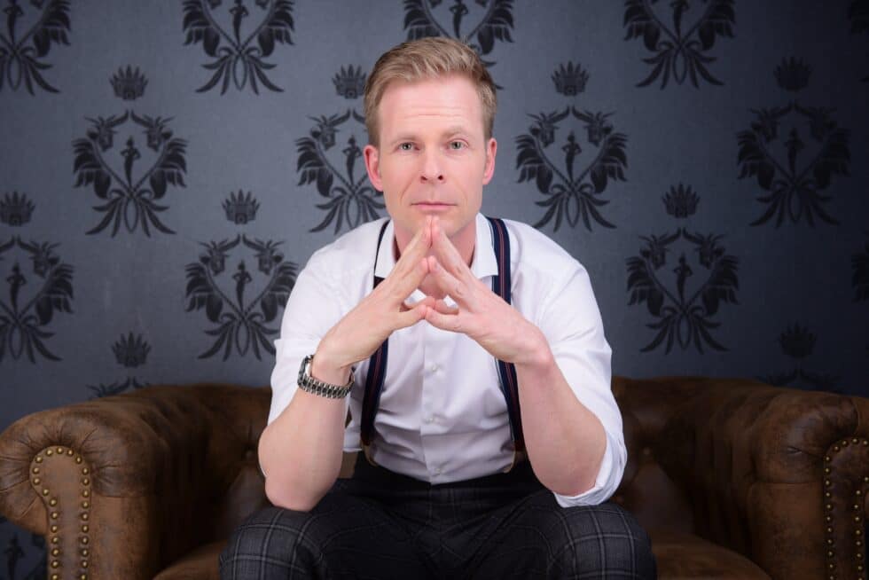 Christian Brandes eine Art Zauberkünstler Neues Schauspielhaus Uelzen